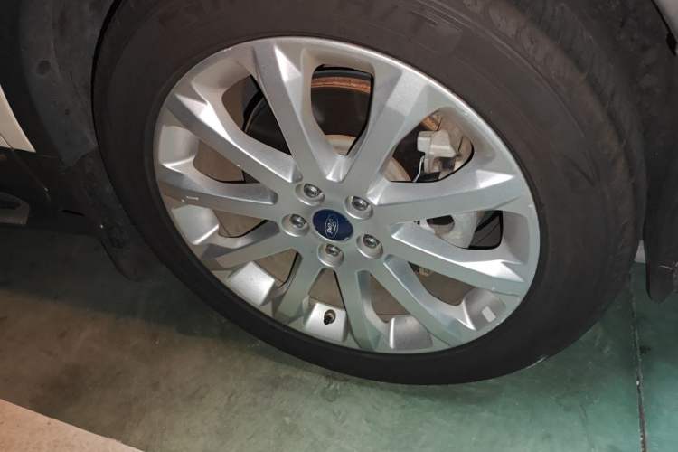 Used Ford Kuga 2015 1.5L GTDi Four-Wheel-Drive Elite Model Right Front Wheel Hub