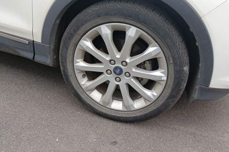 Used Ford Kuga 2015 1.5L GTDi Two-Wheel Drive Fashion Edition Right Front Wheel Hub