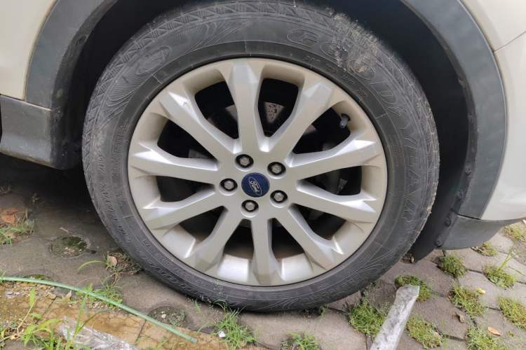 Used Ford Kuga 2015 1.5L GTDi Two-Wheel Drive Fashion Edition Right Front Wheel Hub