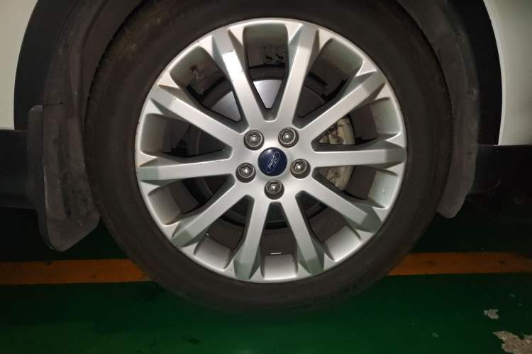 Used Ford Kuga 2015 1.5L GTDi Two-Wheel Drive Fashion Edition Right Front Wheel Hub