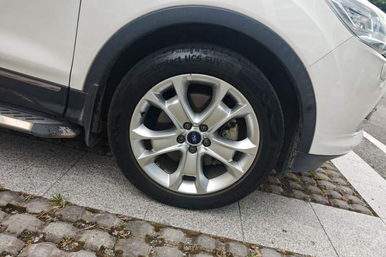 Used Ford Kuga 2015 2.0L GTDi Four-Wheel-Drive Sport Model Right Front Wheel Hub