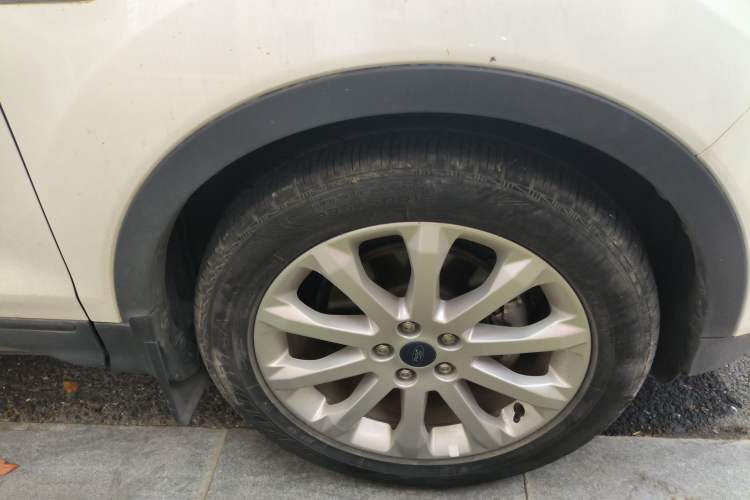 Used Ford Kuga 2015 1.5L GTDi Two-Wheel-Drive Comfort Model Right Front Wheel Hub