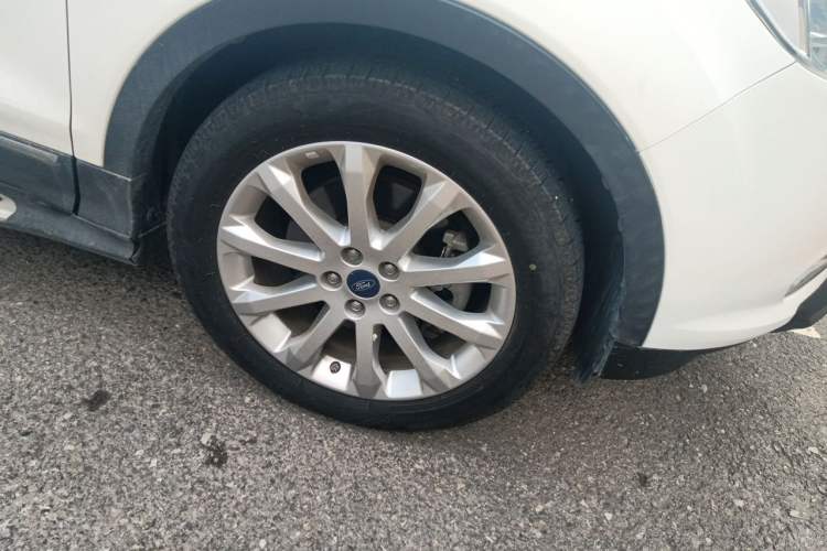 Used Ford Kuga 2015 2.0L GTDi Four-Wheel Drive Elite Model Right Front Wheel Hub