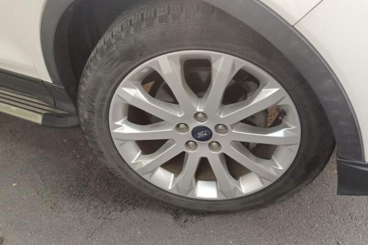 Used Ford Kuga 2015 1.5L GTDi Two-Wheel Drive Fashion Edition Right Front Wheel Hub