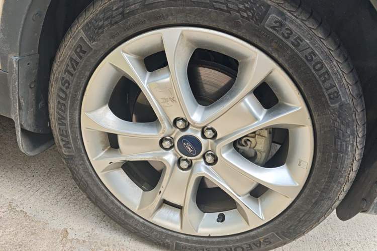 Used Ford Kuga 2015 2.0L GTDi Four-Wheel-Drive Sport Model Right Front Wheel Hub