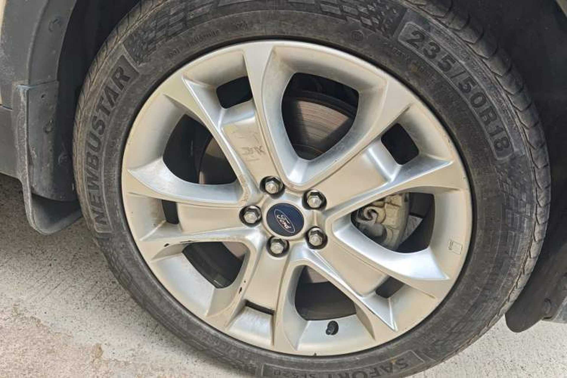 Used Ford Kuga 2015 2.0L GTDi Four-Wheel-Drive Sport Model Right Front Wheel Hub
