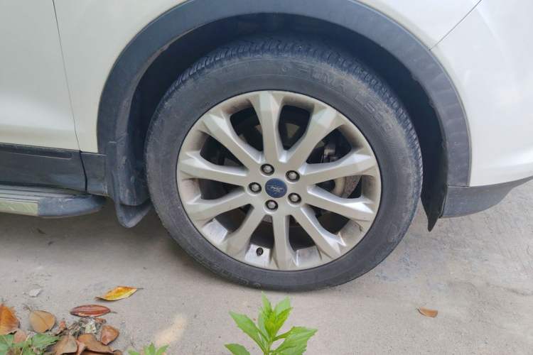 Used Ford Kuga 2015 1.5L GTDi Two-Wheel Drive Fashion Edition Right Front Wheel Hub