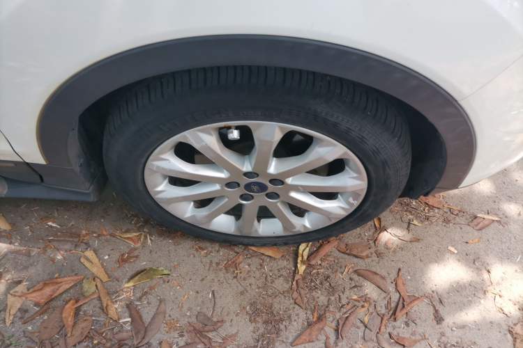 Used Ford Kuga 2015 1.5L GTDi Two-Wheel-Drive Comfort Model Right Front Wheel Hub