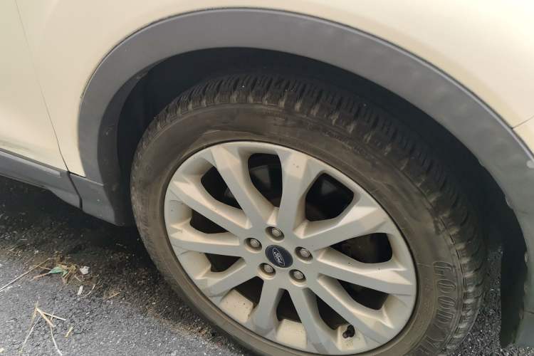 Used Ford Kuga 2015 2.0L GTDi Four-Wheel Drive Elite Model Right Front Wheel Hub