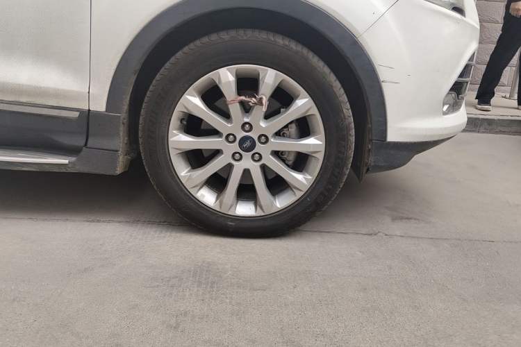 Used Ford Kuga 2015 1.5L GTDi Four-Wheel-Drive Elite Model Right Front Wheel Hub