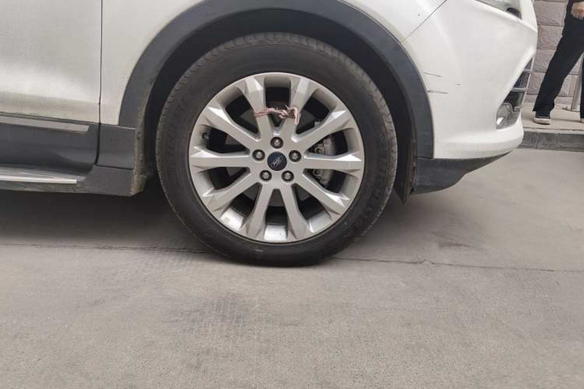 Used Ford Kuga 2015 1.5L GTDi Four-Wheel-Drive Elite Model Right Front Wheel Hub
