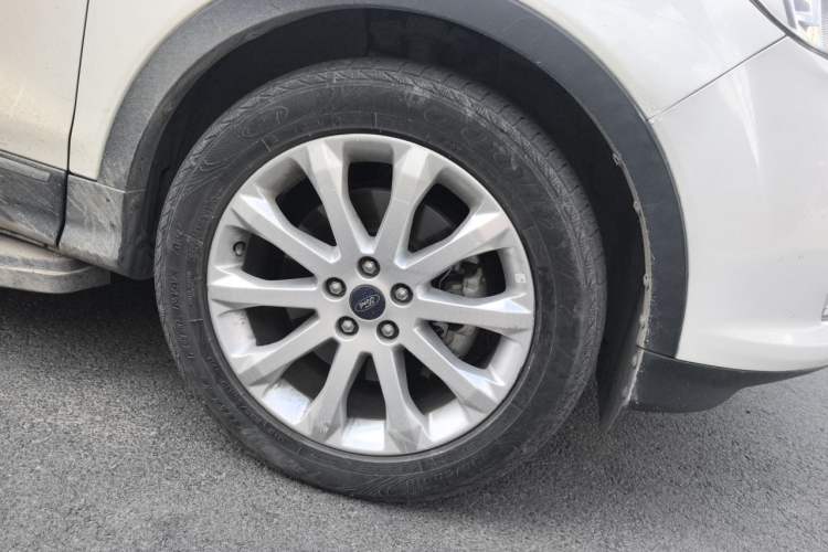 Used Ford Kuga 2015 2.0L GTDi Four-Wheel Drive Elite Model Right Front Wheel Hub