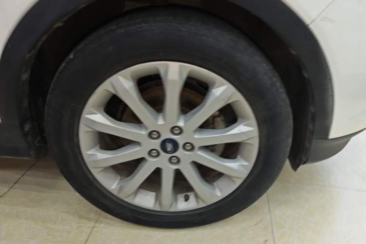 Used Ford Kuga 2015 1.5L GTDi Two-Wheel-Drive Comfort Model Right Front Wheel Hub