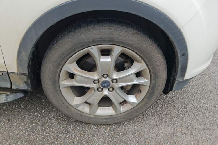 Used Ford Kuga 2015 2.0L GTDi Four-Wheel-Drive Sport Model Right Front Wheel Hub