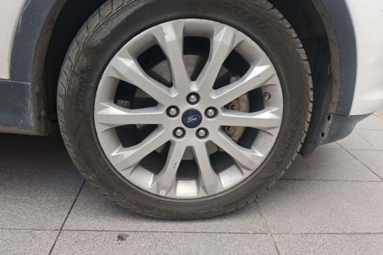Used Ford Kuga 2015 1.5L GTDi Four-Wheel-Drive Elite Model Right Front Wheel Hub