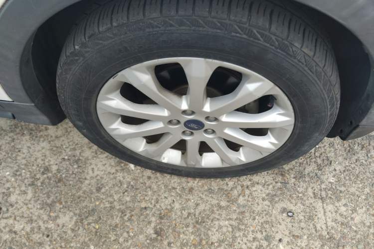 Used Ford Kuga 2015 1.5L GTDi Two-Wheel Drive Fashion Edition Right Front Wheel Hub