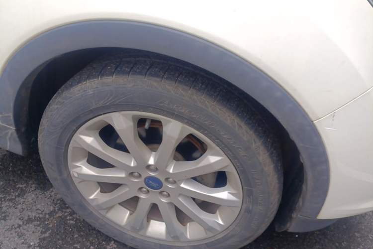 Used Ford Kuga 2015 1.5L GTDi Two-Wheel-Drive Comfort Model Right Front Wheel Hub