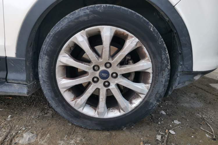 Used Ford Kuga 2015 1.5L GTDi Two-Wheel-Drive Comfort Model Right Front Wheel Hub