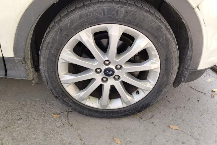 Used Ford Kuga 2015 1.5L GTDi Two-Wheel Drive Fashion Edition Right Front Wheel Hub