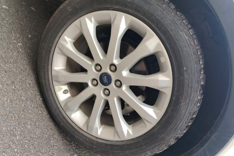 Used Ford Kuga 2015 1.5L GTDi Two-Wheel Drive Fashion Edition Right Front Wheel Hub