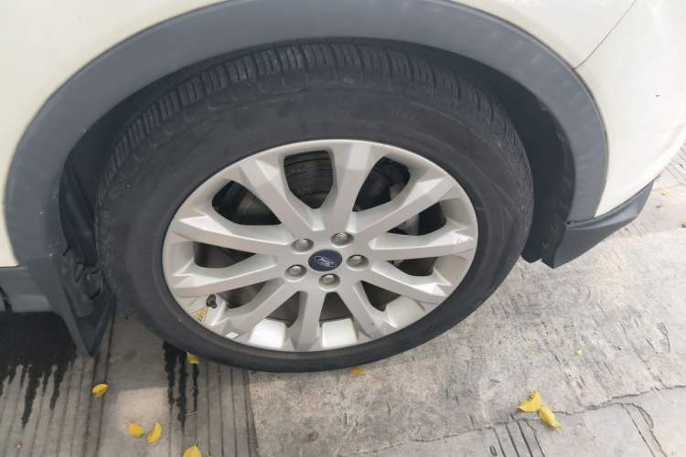 Used Ford Kuga 2015 1.5L GTDi Two-Wheel-Drive Comfort Model Right Front Wheel Hub