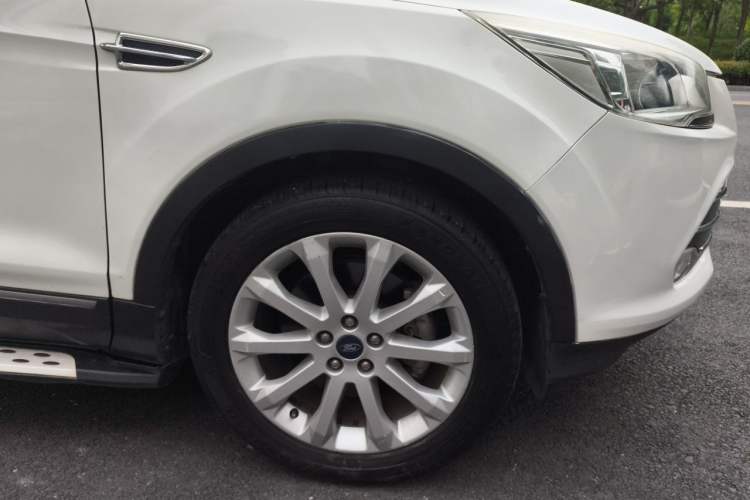 Used Ford Kuga 2015 1.5L GTDi Four-Wheel-Drive Elite Model Right Front Wheel Hub