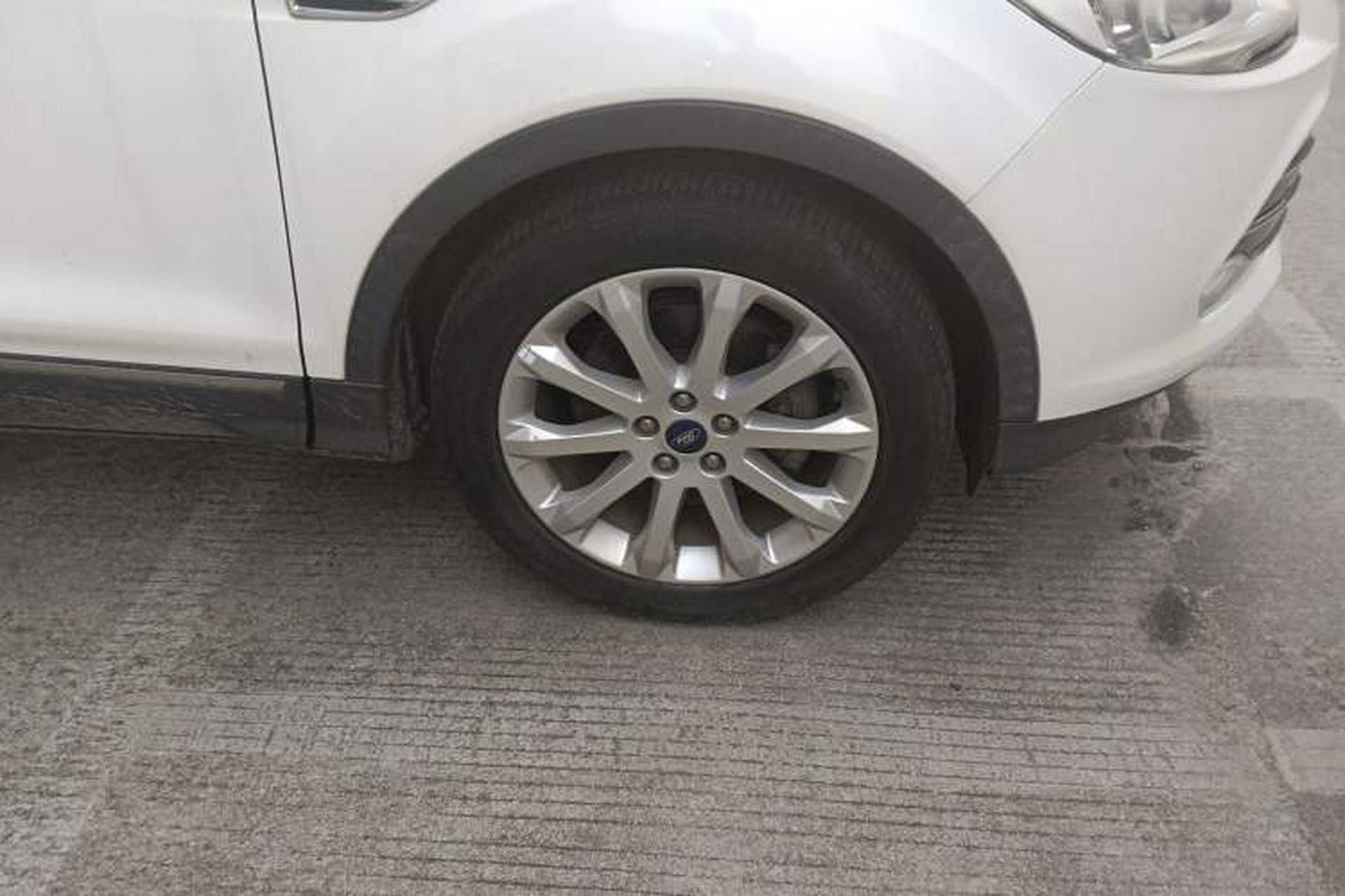 Used Ford Kuga 2015 2.0L GTDi Four-Wheel Drive Elite Model Right Front Wheel Hub