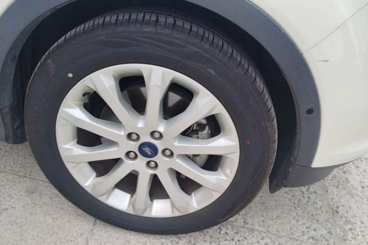 Used Ford Kuga 2015 2.0L GTDi Four-Wheel-Drive Sport Model Right Front Wheel Hub