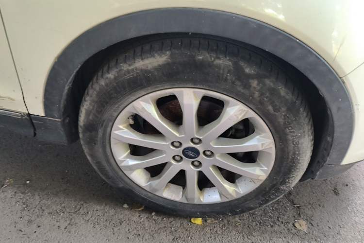 Used Ford Kuga 2015 2.0L GTDi Four-Wheel Drive Elite Model Right Front Wheel Hub
