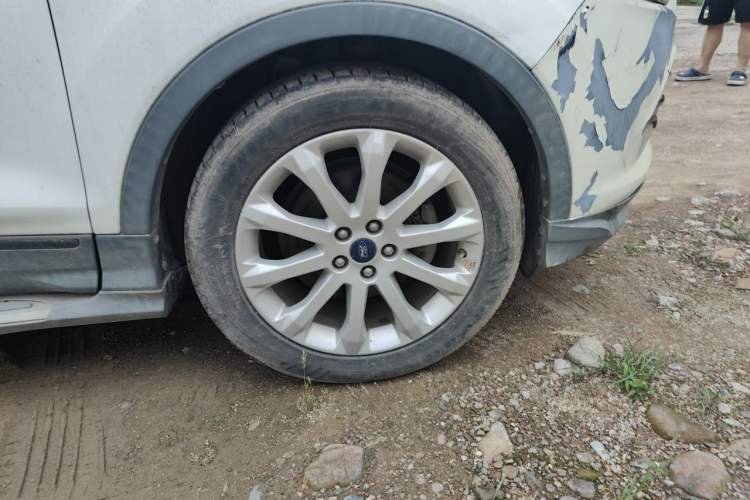 Used Ford Kuga 2015 1.5L GTDi Two-Wheel-Drive Comfort Model Right Front Wheel Hub
