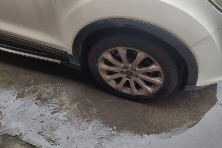 Used Ford Kuga 2015 2.0L GTDi Four-Wheel Drive Elite Model Right Front Wheel Hub