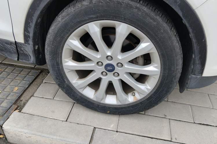 Used Ford Kuga 2015 1.5L GTDi Two-Wheel Drive Fashion Edition Right Front Wheel Hub