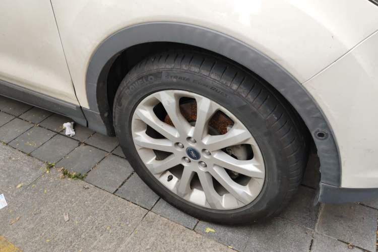 Used Ford Kuga 2015 2.0L GTDi Four-Wheel-Drive Sport Model Right Front Wheel Hub