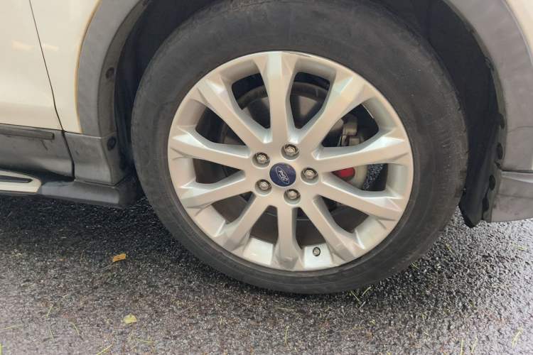 Used Ford Kuga 2015 1.5L GTDi Two-Wheel-Drive Comfort Model Right Front Wheel Hub