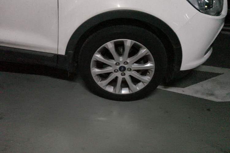 Used Ford Kuga 2015 2.0L GTDi Four-Wheel Drive Elite Model Right Front Wheel Hub