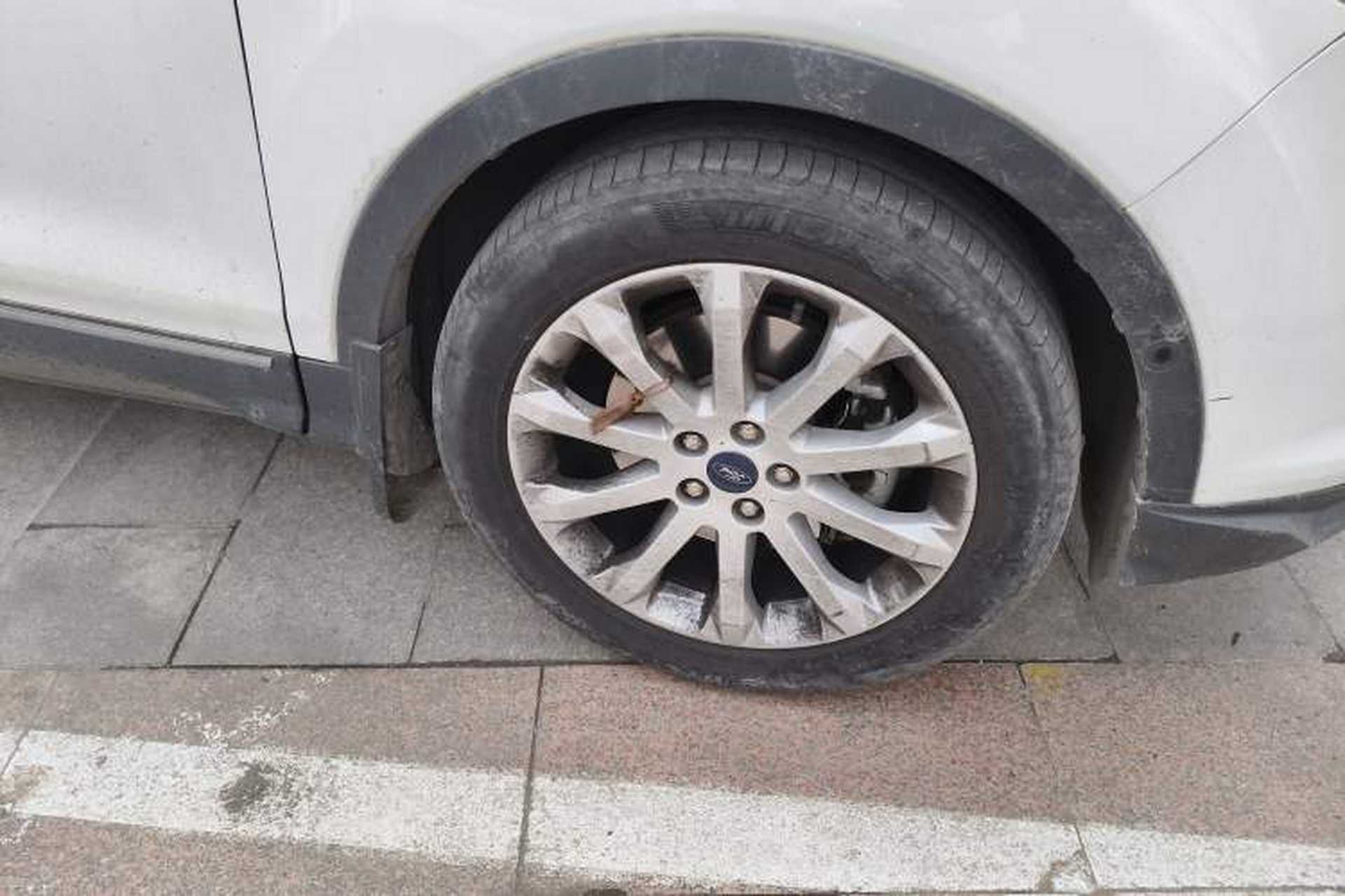 Used Ford Kuga 2015 2.0L GTDi Four-Wheel Drive Prestige Model Right Front Wheel Hub
