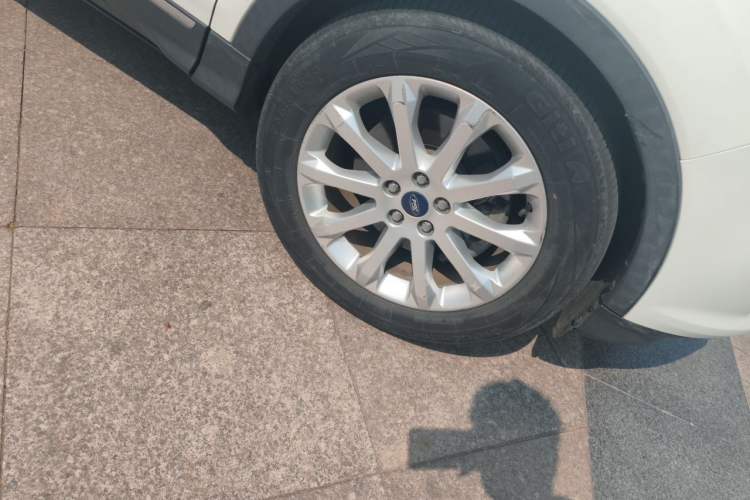Used Ford Kuga 2015 2.0L GTDi Four-Wheel Drive Elite Model Right Front Wheel Hub