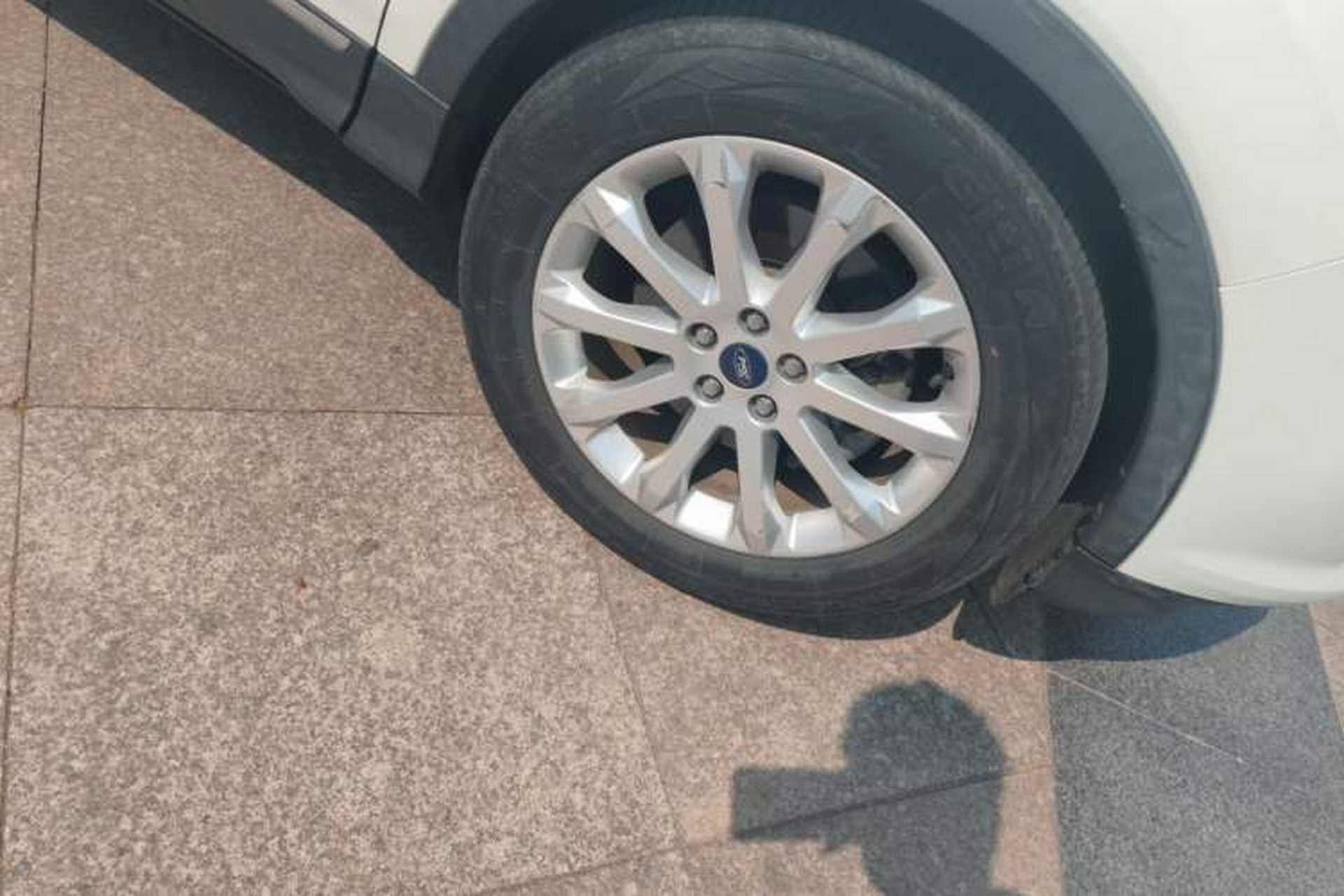 Used Ford Kuga 2015 2.0L GTDi Four-Wheel Drive Elite Model Right Front Wheel Hub