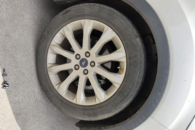 Used Ford Kuga 2015 1.5L GTDi Two-Wheel Drive Fashion Edition Right Front Wheel Hub