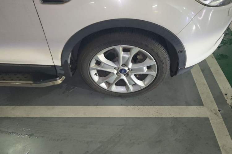 Used Ford Kuga 2015 2.0L GTDi Four-Wheel-Drive Sport Model Right Front Wheel Hub