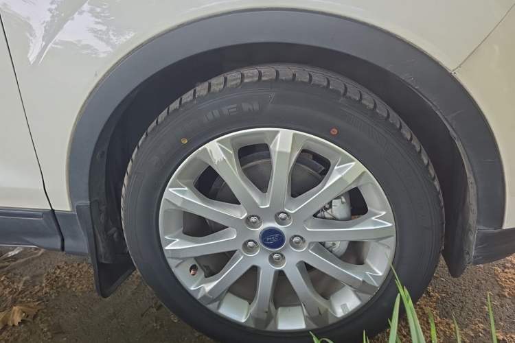 Used Ford Kuga 2015 1.5L GTDi Two-Wheel Drive Fashion Edition Right Front Wheel Hub