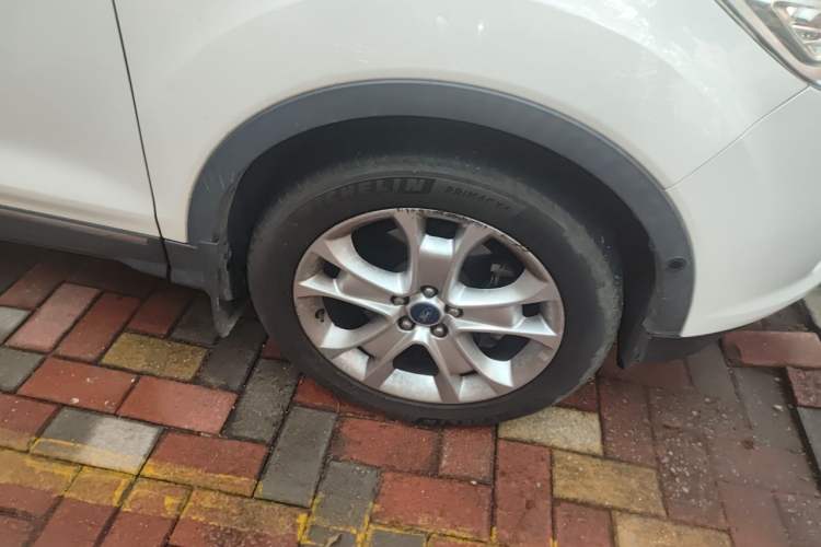 Used Ford Kuga 2015 2.0L GTDi Four-Wheel-Drive Sport Model Right Front Wheel Hub