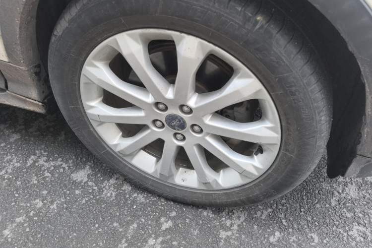 Used Ford Kuga 2015 2.0L GTDi Four-Wheel-Drive Sport Model Right Front Wheel Hub