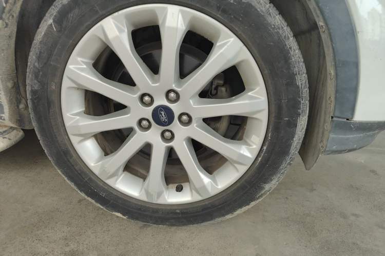 Used Ford Kuga 2015 1.5L GTDi Two-Wheel-Drive Comfort Model Right Front Wheel Hub