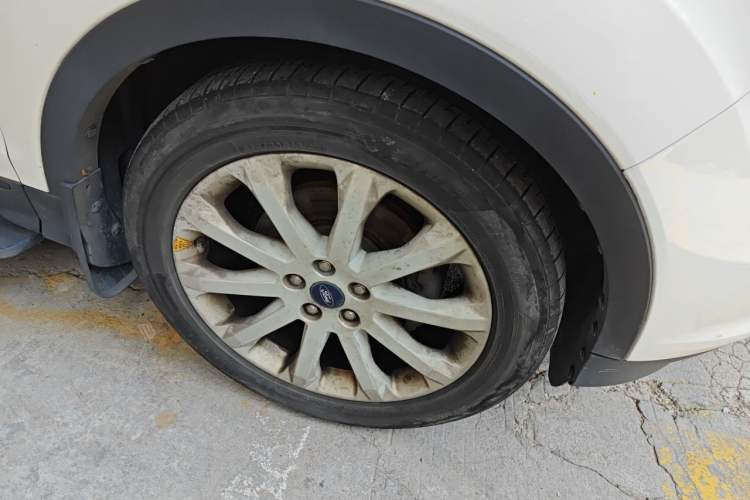 Used Ford Kuga 2015 1.5L GTDi Two-Wheel-Drive Comfort Model Right Front Wheel Hub
