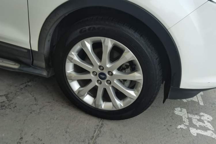 Used Ford Kuga 2015 2.0L GTDi Four-Wheel Drive Elite Model Right Front Wheel Hub