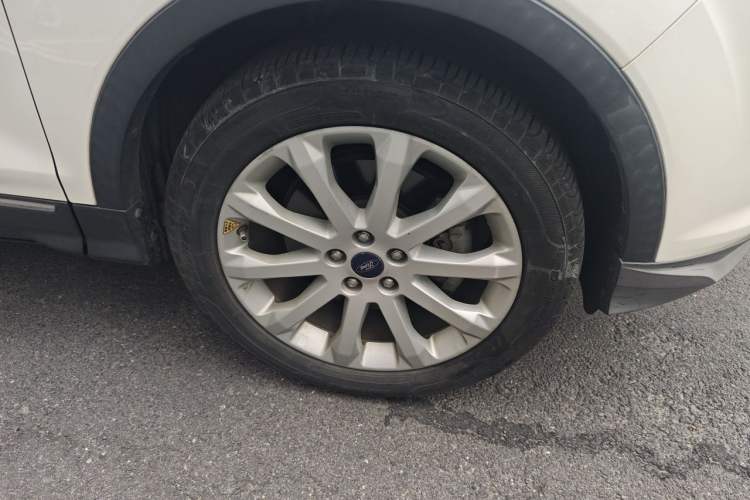 Used Ford Kuga 2015 1.5L GTDi Four-Wheel-Drive Elite Model Right Front Wheel Hub