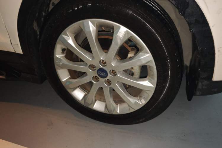 Used Ford Kuga 2015 1.5L GTDi Two-Wheel Drive Fashion Edition Right Front Wheel Hub