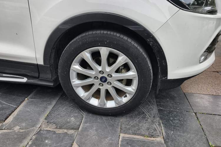Used Ford Kuga 2015 1.5L GTDi Two-Wheel-Drive Comfort Model Right Front Wheel Hub