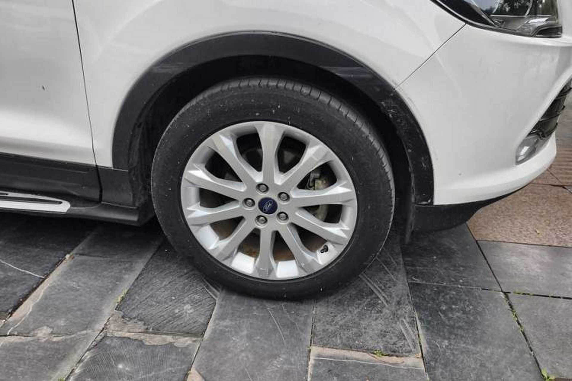 Used Ford Kuga 2015 1.5L GTDi Two-Wheel-Drive Comfort Model Right Front Wheel Hub